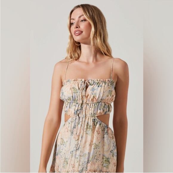 Astr The Label Women's Odina Maxi Dress Floral Size Medium
NWOT - Picture 5 of 11